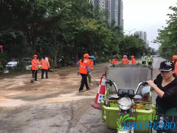 突发！今早南宁交通大瘫痪?竟是竹溪大道货车与环卫车相撞