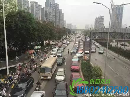 突发！今早南宁交通大瘫痪?竟是竹溪大道货车与环卫车相撞