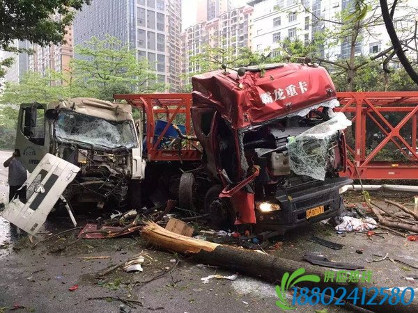 突发！今早南宁交通大瘫痪?竟是竹溪大道货车与环卫车相撞