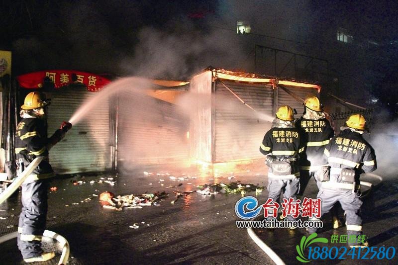 龙岩：一家店铺起火 三家店铺遭殃
