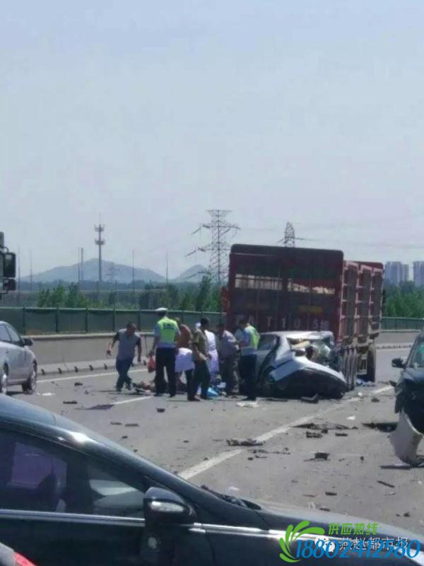 惨烈！张石高速连环交通事故：油罐车起火，3起事故11辆车相撞