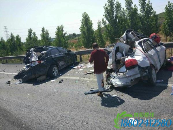 惨烈！张石高速连环交通事故：油罐车起火，3起事故11辆车相撞