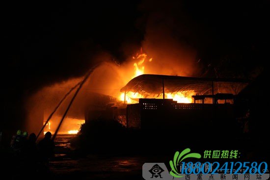 贵港一涂料厂溶剂油罐29日晚发生火灾 无人员伤亡