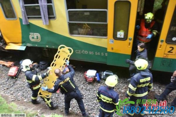 捷克再发生火车相撞事故，或造成60名乘客受伤