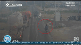 又是視覺盲區！騎車人卷入油罐車底淮安警民緊