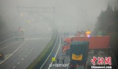 沪昆高速载烟花爆竹货车发生爆炸 已造成1死2伤