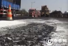 济南绕城高速一油罐车深夜爆炸 引燃周边两辆货
