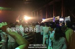 安徽马鞍山一铁道口汽车与火车相撞 至少2人受伤