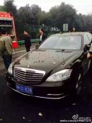 沪昆高速油罐车和烟花车相撞爆炸 现场惨烈