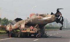 盐城一辆行驶中的油罐车突然爆炸