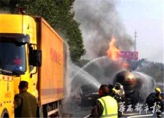 #成南高速油罐车爆炸#油罐车上两人逃脱 一小车