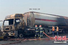 山西、甘肃油罐车2012爆炸现场图片