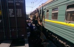 俄火车相撞事故已致9人死亡 逾50人受伤(图)