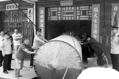 武汉一民宅藏五吨油罐 邻居害怕不敢回家