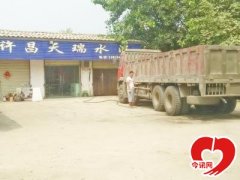 周口一水泥门市部暗藏黑加油点 群众怕爆炸举