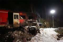 德国列车撞上美国军车发生爆炸 多人死亡