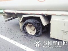 油罐车沪昆高速上爆胎“摆尾” 幸处置得当无事