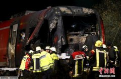 德国列车与卡车相撞 造成至少一人死亡多人重伤