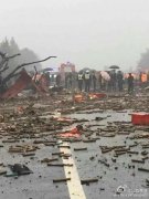 沪昆高速油罐车与烟花车相撞爆炸 现场惨烈 (1