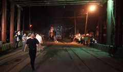 突发！马鞍山一铁道口汽车与火车相撞 1人死亡