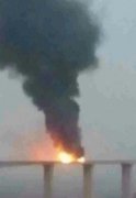 陕西油罐车高速上爆炸 大火烧了两个多小时伤亡不明