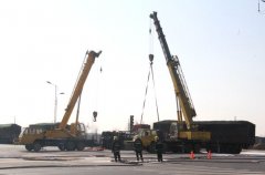 银川一油罐车发生侧翻 未造成人员伤亡