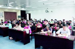 60余名支部书记到培训班“充电”