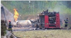 湖南常吉高速油罐车侧翻爆炸事故致5死2伤