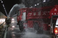 油罐车在长沙“隧道内发生火灾” 消防半小时扑灭