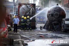 吉林市一所加油站油罐车爆炸起火(组图)