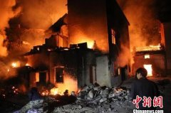 湖北秭归一油罐车侧翻爆燃致5死3伤 事故原因正在调查