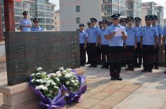 25年的今天黄岛油库爆炸 青岛港举行祭奠仪式(图)