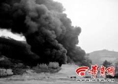 【图文】包茂高速油罐车侧翻 20吨原油燃烧3小时