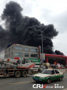 吉林市一加油站油罐车爆炸引发火灾(高清组图