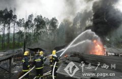 一炼油厂爆炸起火，消防强力排险