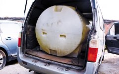 面包车非法改装成油罐车