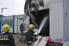 贵州遵义县警民联手解除10吨油罐爆炸威胁