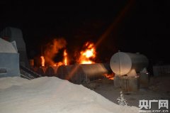 云南昌宁一公路施工标段发生火灾 民警成功扑救