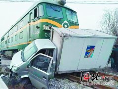 险!邯郸3天2起“火车撞汽车”（图）