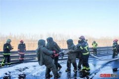 北京油罐车爆炸 两个多小时的辛苦战斗终于让气