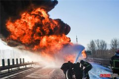 北京一载30吨油罐车爆炸 爆炸现场救援过程全曝光（组图）
