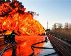 北京油罐车爆炸：现场火焰高达数十米 盘点开车要避让哪些大车