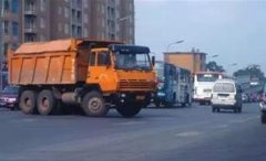 北京油罐车爆炸：现场火焰高达数十米 盘点开车要避让哪些大车（8）