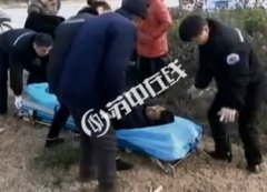 江苏大丰司机路口按喇叭却无用 不慎将聋哑男子撞飞