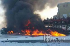 京哈高速公路油罐车起火引燃一货车(图)