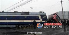 河南汝州一辆货车与一列拉煤火车发生相撞事故
