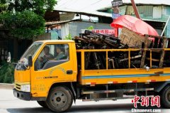广州油罐车爆炸：千米高架桥被熏得乌黑(组图)