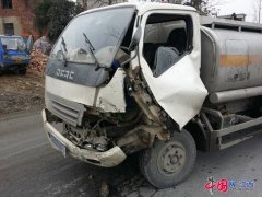 注销油罐车套小车牌照 被C照男子驾驶发生事故