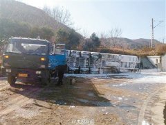 油罐车侧翻致宝成线列车晚点(图)