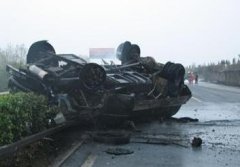 湖北省秭归一油罐车侧翻爆燃致5人遇难3人受伤（图）